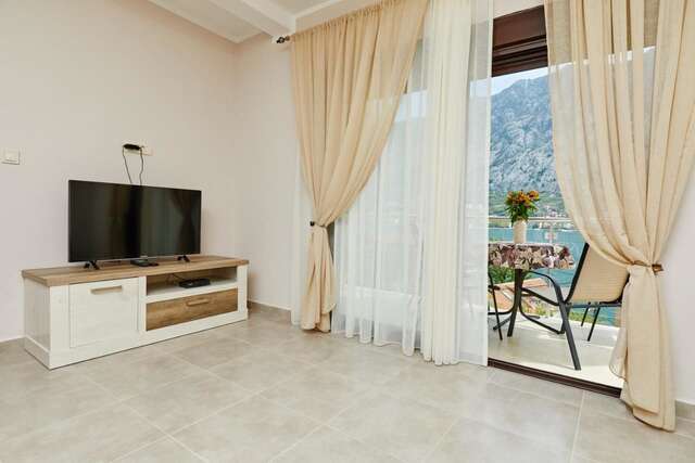 Апартаменты B&M&B Sea View Apartments Котор-29